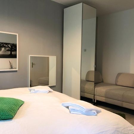 Green Apartment Bucarest Esterno foto