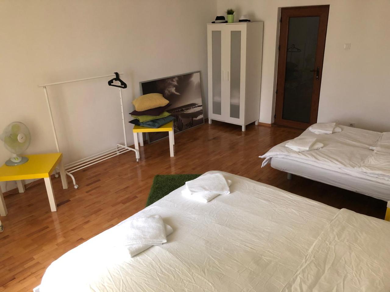 Green Apartment Bucarest Esterno foto
